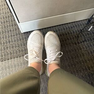 white nike air max 270
small hole in right big toe (shown in third pic)